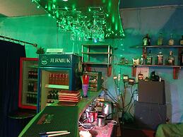Cocktail Hotel