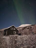 Elvestua House in Nature
