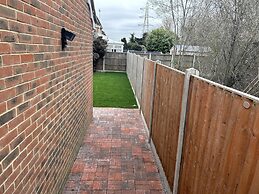 Newly Refurbished Charming 3-bed House in Barking