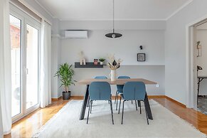 Homey 2BR Apartment in Cholargos