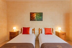 Naduri, Beautiful Gozitan Villa + Pool
