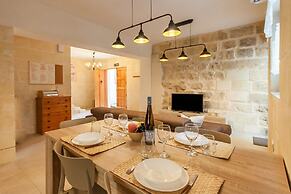 Naduri, Beautiful Gozitan Villa + Pool