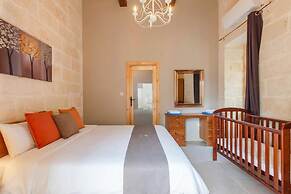 Naduri, Beautiful Gozitan Villa + Pool