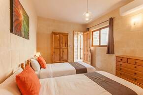 Naduri, Beautiful Gozitan Villa + Pool