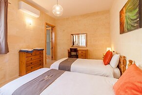 Naduri, Beautiful Gozitan Villa + Pool