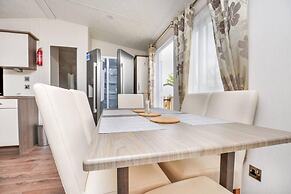 Spacious Stunning Lakeside 3 bed Holiday Home