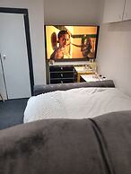 Beautiful En-suite Studio in Leeds -lower Floor