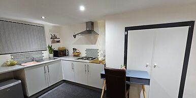Beautiful En-suite Studio in Leeds -lower Floor