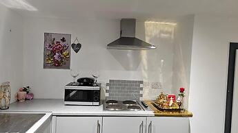 Beautiful En-suite Studio in Leeds -lower Floor
