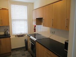 Lovely, Spacious Apartment - Sleeps 5