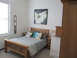 Lovely, Spacious Apartment - Sleeps 5