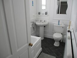 Lovely, Spacious Apartment - Sleeps 5