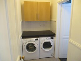 Lovely, Spacious Apartment - Sleeps 5