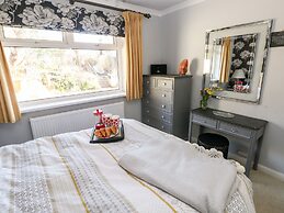 1 Gloucester Way