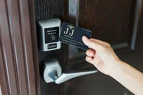 JJ Residence