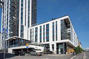 Stylish New 1BR Home with Sauna, Hosts 4 Guests