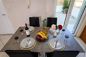 Room25