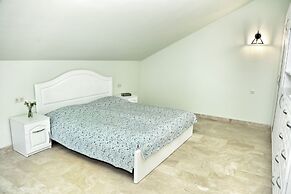 Teghenis Resort