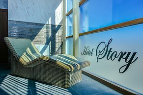 Hotel Story