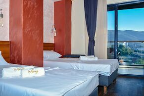 Hotel Story