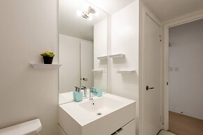 Luxury WaterFront View & Free Parking