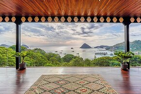 Paradise Garage Komodo Villa