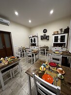 Domo Achenza Guesthouse