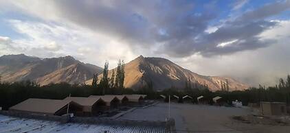 Rebo Camp- Hunder