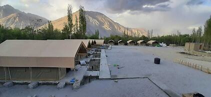 Rebo Camp- Hunder