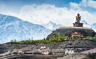 Rebo Camp- Hunder