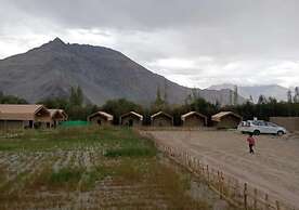 Rebo Camp- Hunder