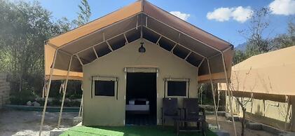 Rebo Camp- Hunder
