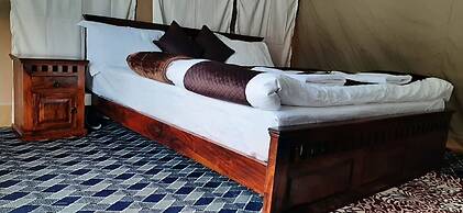 Rebo Camp- Hunder