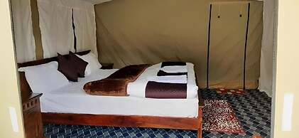 Rebo Camp- Hunder