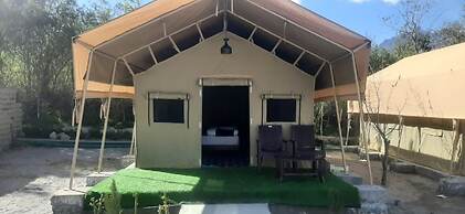 Rebo Camp- Hunder