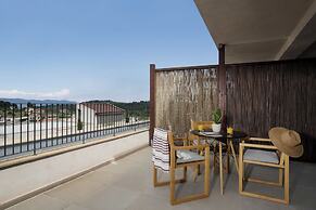 Pnoes Luxury Suites