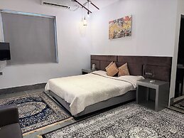 360 South, Khandala