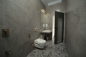 360 South, Khandala