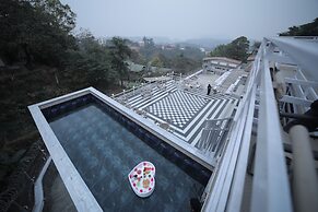 360 South, Khandala
