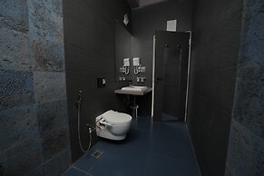360 South, Khandala