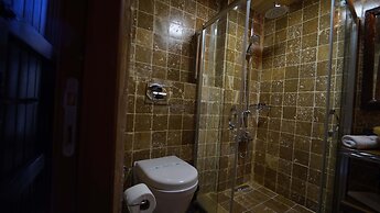 Reji Boutique Hotel
