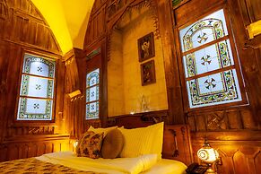 Reji Boutique Hotel