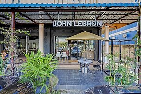 Collection O 91499 John Lebron House