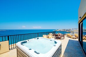 Islet Seafront Penthouse with Hot tub
