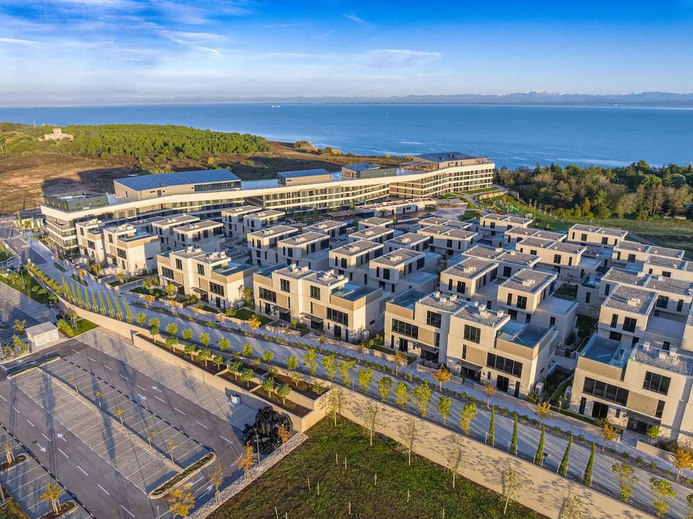 Petram Resort & Residences