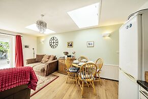 Cozy Lodge Sleeps 4 in Barton-upon-humber