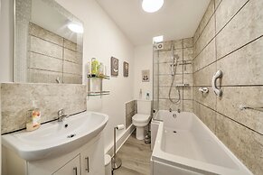 Cozy Lodge Sleeps 4 in Barton-upon-humber