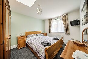 Cozy Lodge Sleeps 4 in Barton-upon-humber