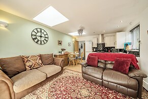 Cozy Lodge Sleeps 4 in Barton-upon-humber