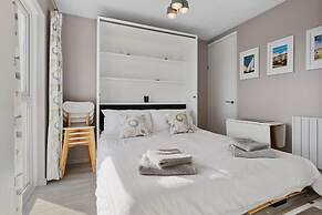 Freshwater Bay - Sea View Apartment